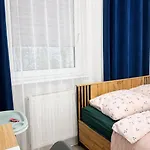 Uroczy Z Garazem Apartment *
